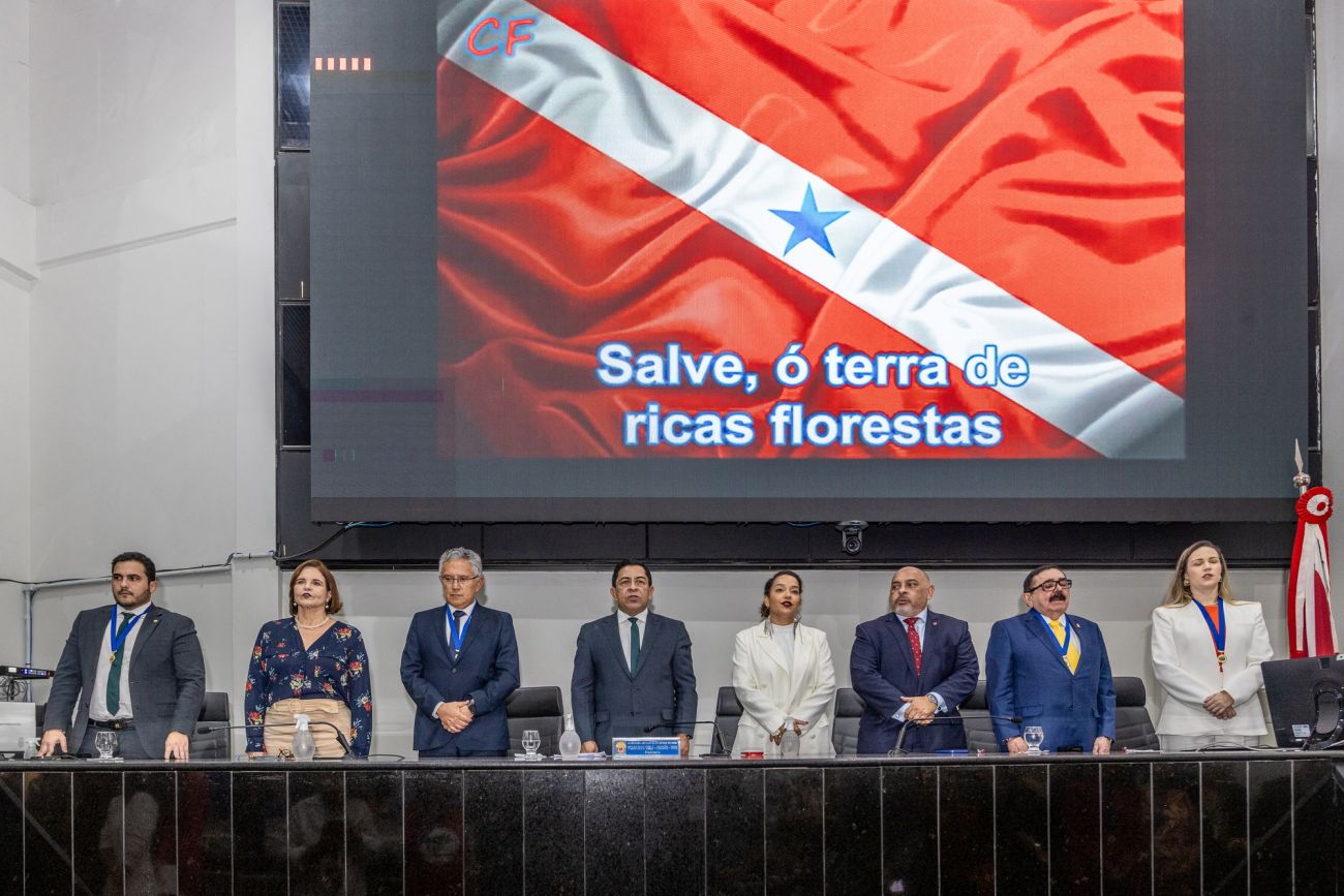 Escolas estaduais recebem Medalha Paulo Frota pela defesa dos direitos humanos