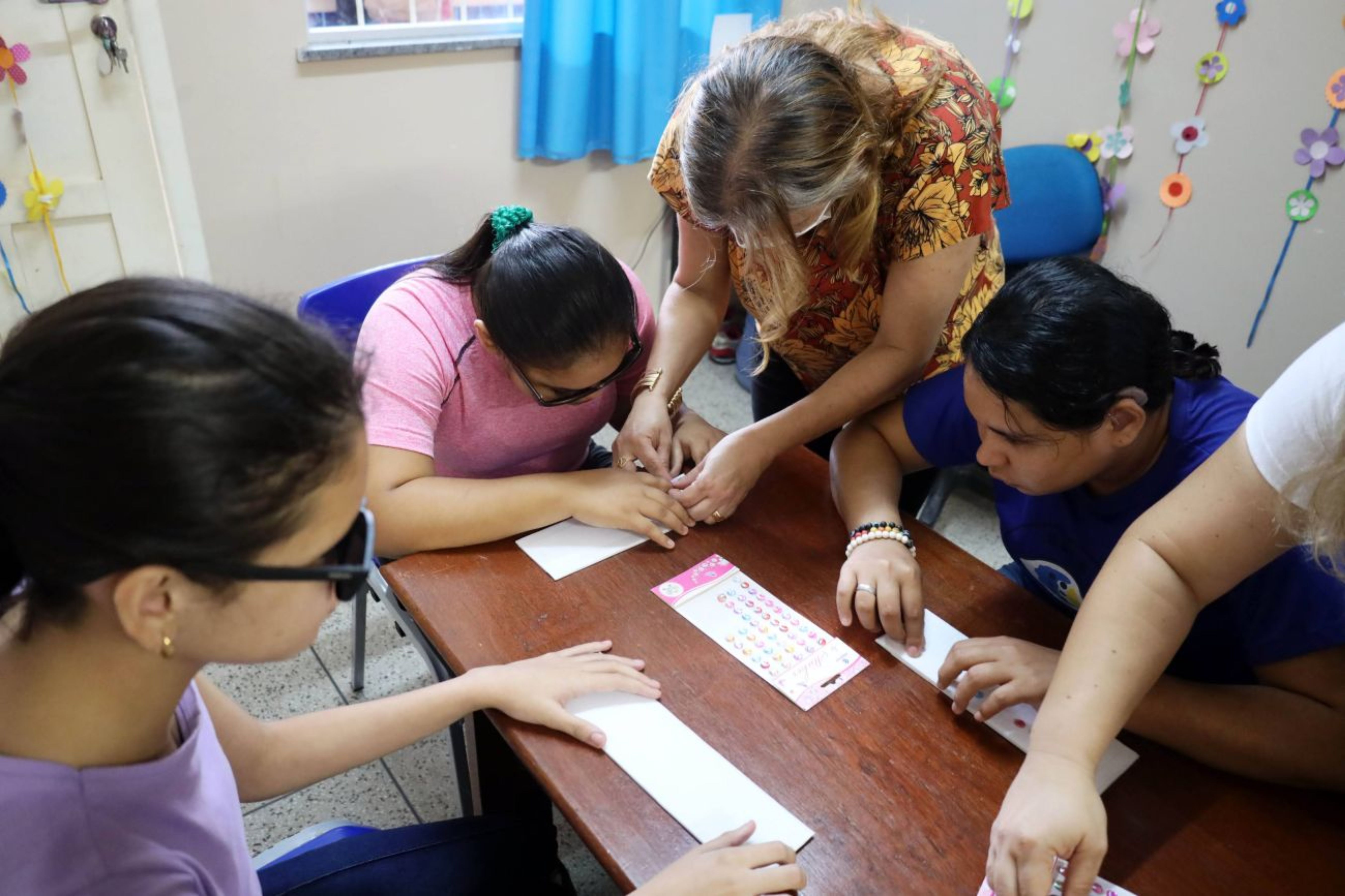 Estudantes com deficiência visual celebram conquistas com alfabetização em  braille | SEDUC :: Secretaria de Estado de Educação