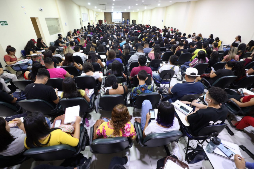 Foto: Aulão reúne mais de mil alunos para grande revisão, em Belém