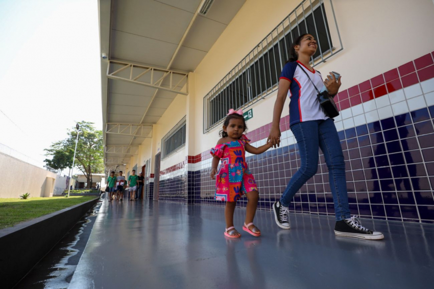 Foto: Seduc tira dúvidas de pais e responsáveis sobre o processo de matrícula 2024 da rede estadual de ensino