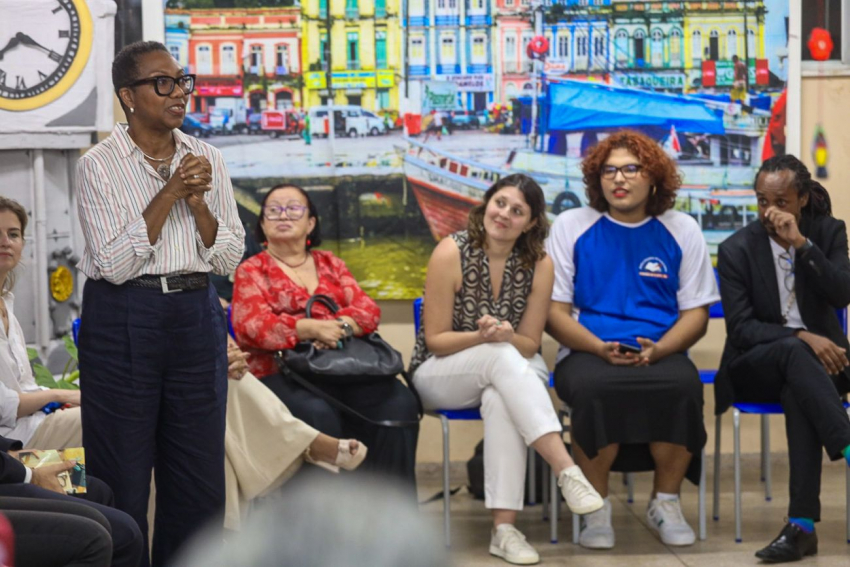 Foto: Enviada especial do Reino Unido conhece projetos pedagógicos em duas escolas estaduais