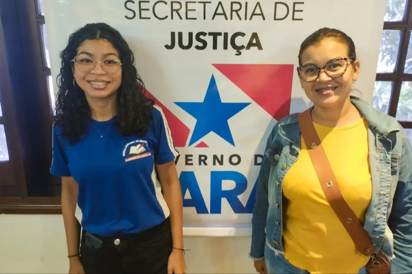 A estudante Polliana Mayara e a mãe, Dinnara Amaral, após atendimento pela Seju - Foto: NCS/Seju