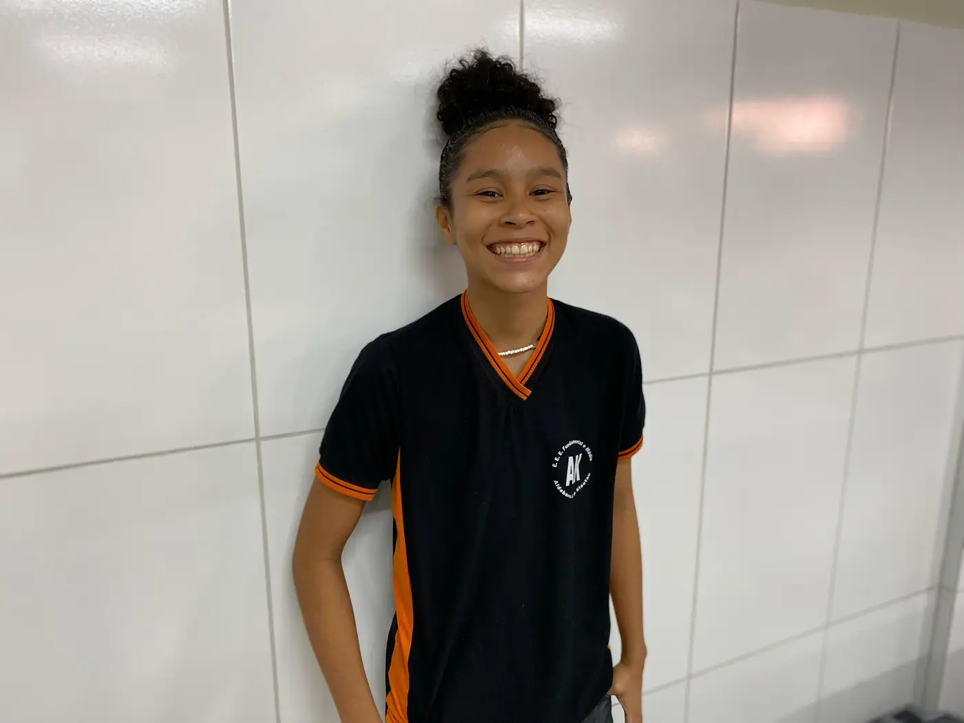 Aluna Caroliny Leão, do Ensino Médio: As aulas prática nos ajudam a entender melhor o que estamos fazendo nos projetos - Foto: Bianca Rodrigues  / Ascom Seduc