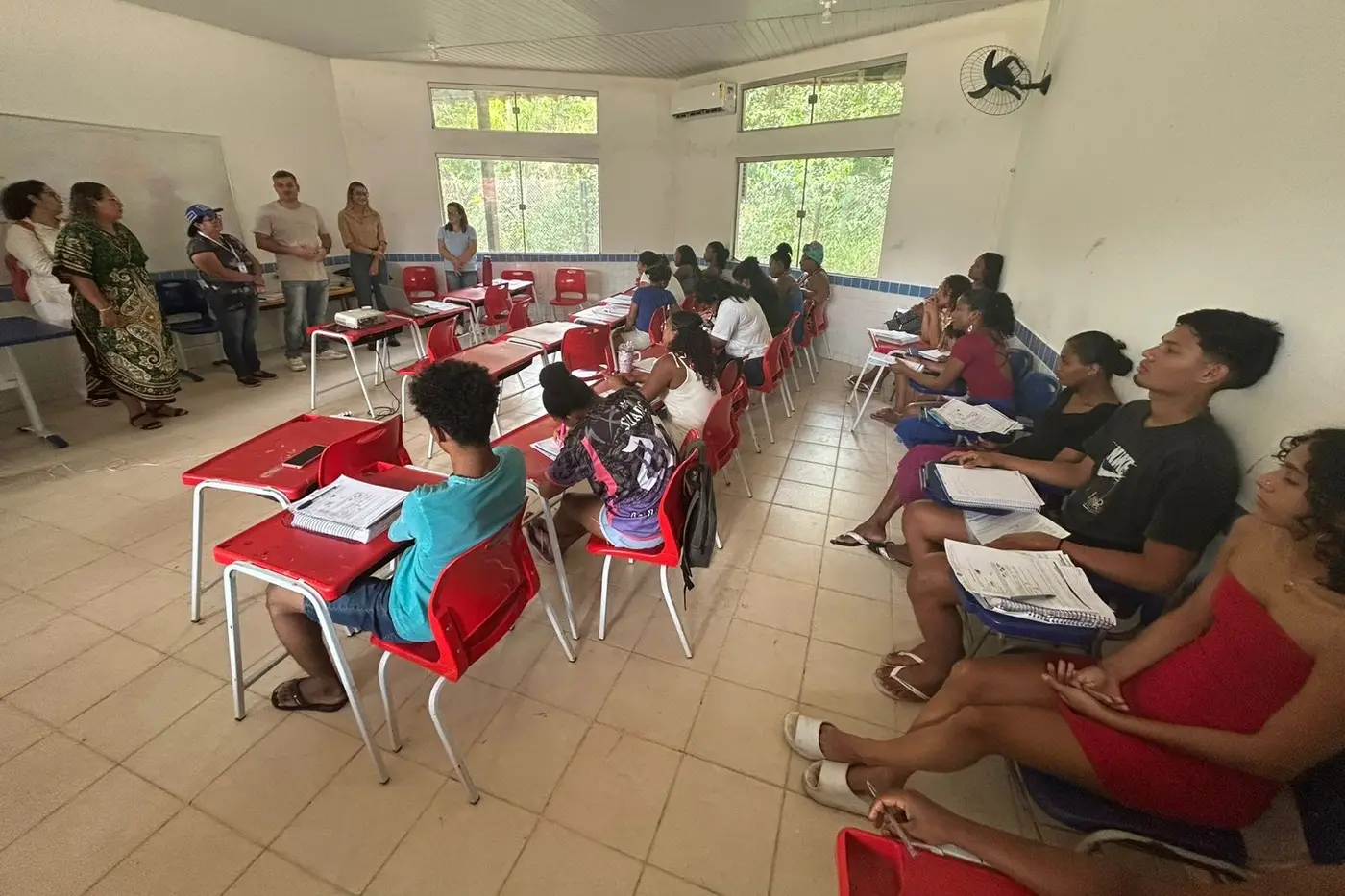 Dezoito candidatos assistiram a aulas de Legislação/Sociologia, Filosofia, Língua Portuguesa e Redação - Foto: Divulgação