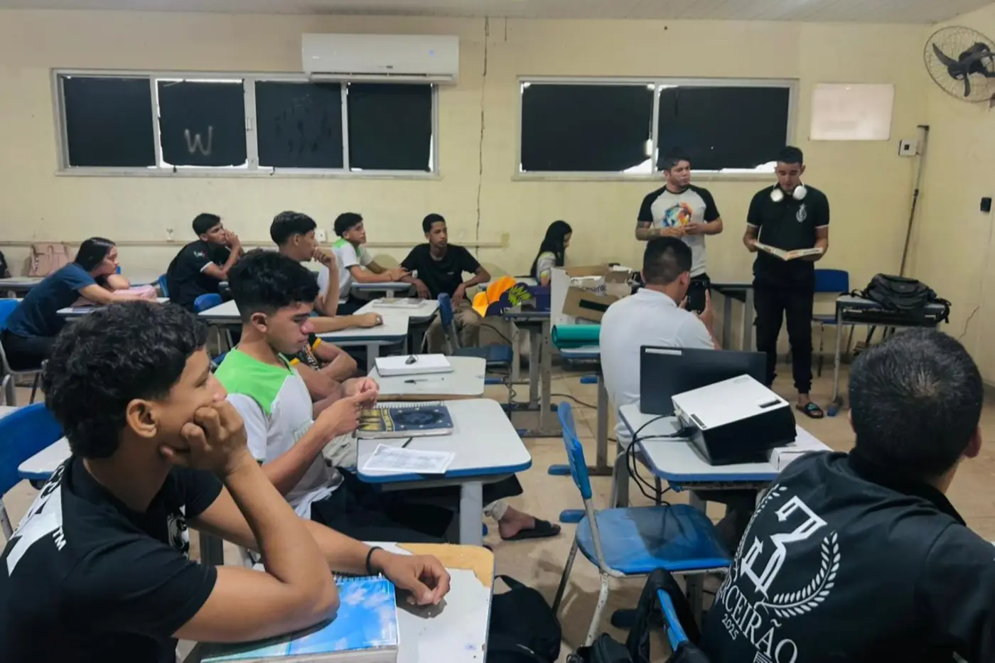 Nas aulas, alunos da 3ª série do ensino médio apresentaram produções pedagógicas e ideias sobre os impactos ambientais - Foto: Divulgação Nas aulas, alunos da 3ª série do ensino médio apresentaram produções pedagógicas e ideias sobre os impactos ambientais - Foto: Divulgação