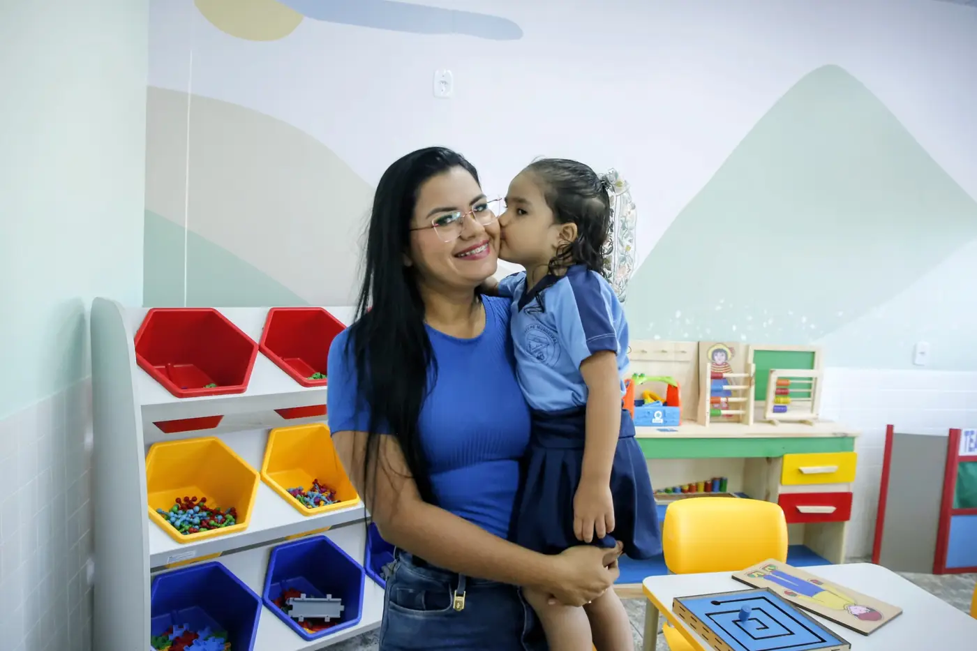 Moradora de Magalhães Barata, Taianara Ribeiro com a filha Louise Ribeiro, de 3 anos: Uma alegria para o nosso município - Foto: Eliseu Dias / Ncom Seduc Moradora de Magalhães Barata, Taianara Ribeiro com a filha Louise Ribeiro, de 3 anos: Uma alegria para o nosso município - Foto: Eliseu Dias / Ncom Seduc