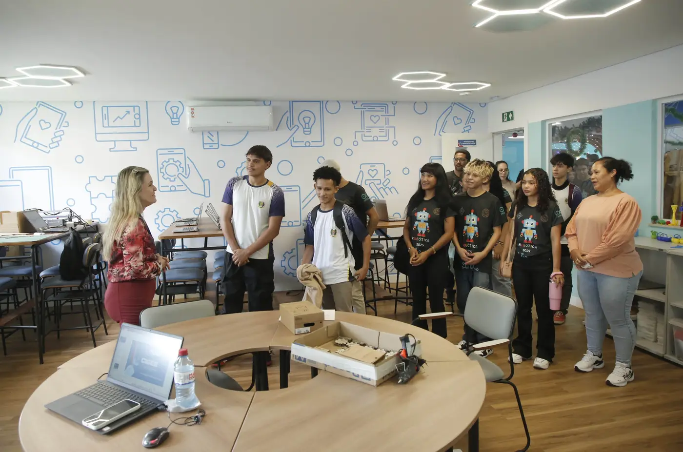 Alunos viram de perto novas possibilidades de aprendizagem - Foto: Eliseu Dias / Ncom Seduc