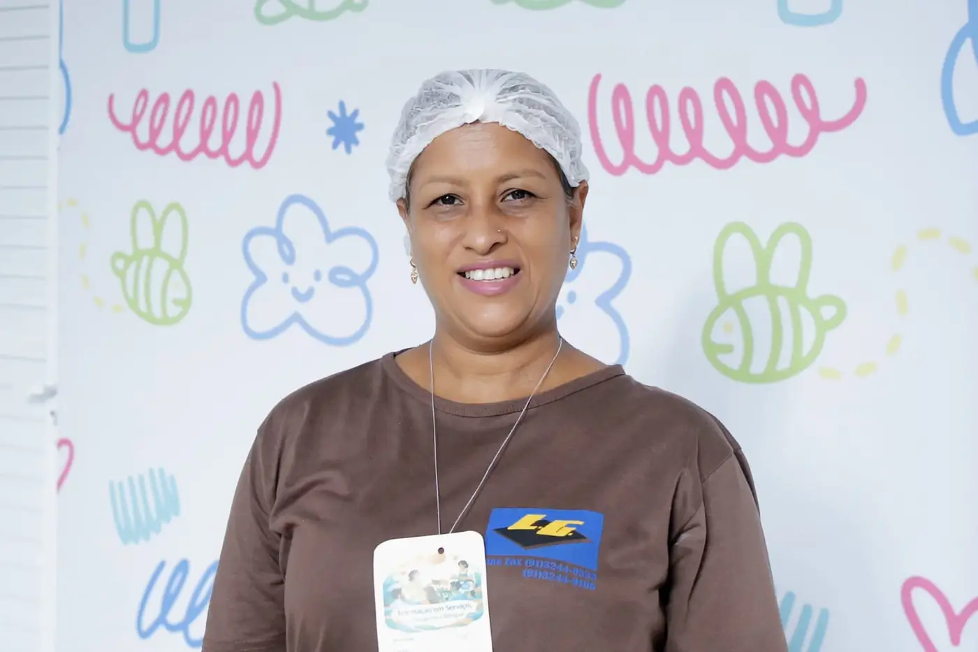 L&uacute;cia C&acirc;ndida Costa, merendeira da Escola, tamb&eacute;m participou da forma&ccedil;&atilde;o - Foto: Eliseu Dias / Ncom Seduc