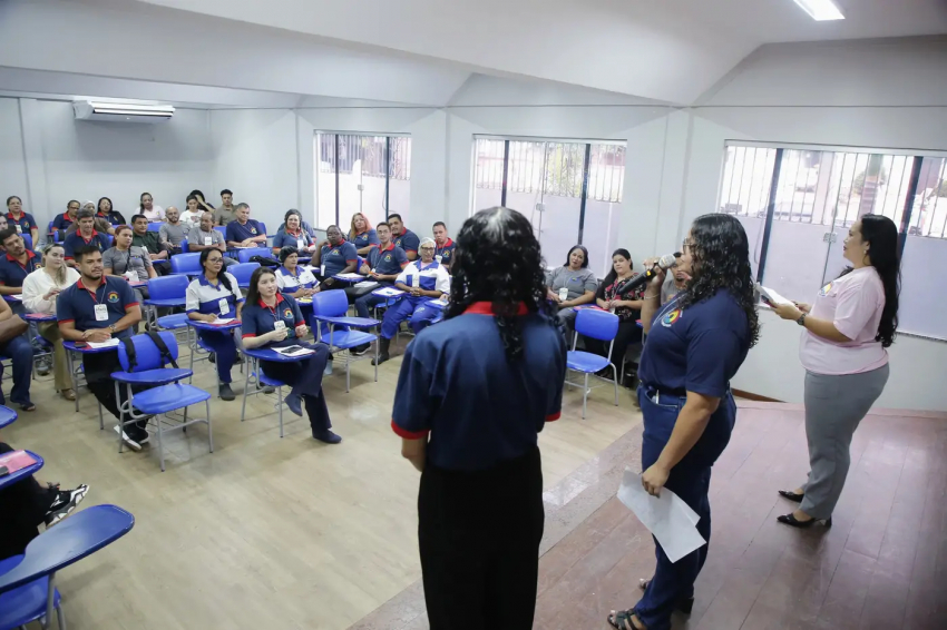 Foto: Escola Mestra Idalina lança formação inédita para tornar todo o corpo funcional bilíngue