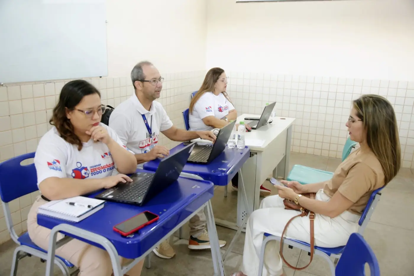 Atendimento da equipe t&eacute;cnica da Secretaria Adjunta de Planejamento e Finan&ccedil;as - Foto: Eliseu Dias / Ncom Seduc