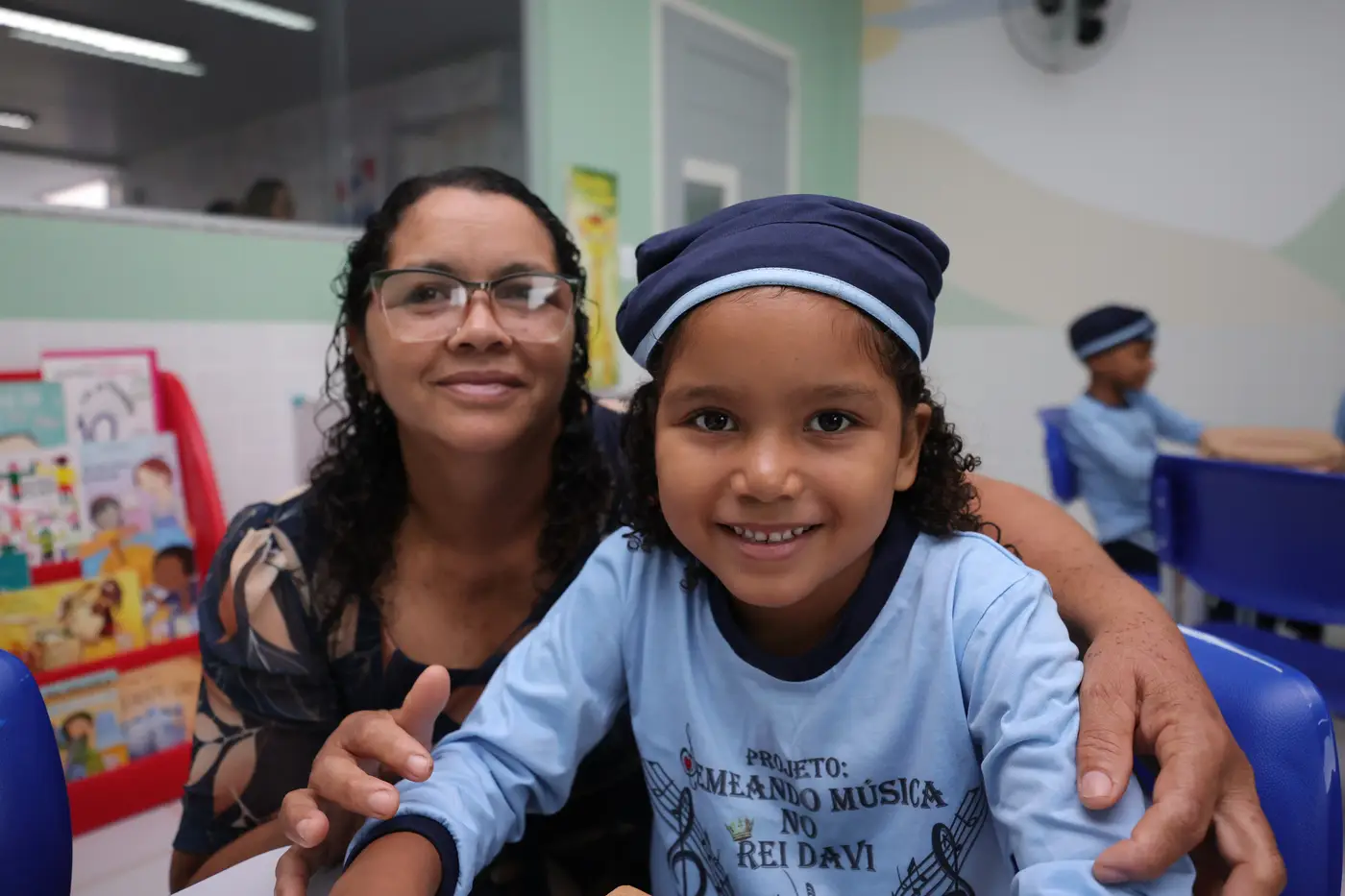Carmen Regina Nogueira e a neta, que participa do projeto musical: a seguran&ccedil;a para as crian&ccedil;as que todo munic&iacute;pio precisa - Foto: Bruno Cruz / Ag. Par&aacute;