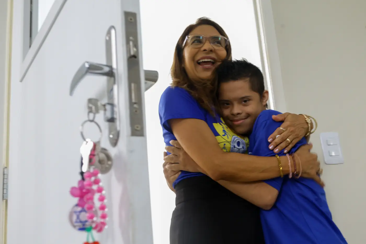 A diretora do Centro de Atendimento Educacional Especializado, Eliana Celino, com um estudante - Foto: Pedro Guerreiro / Ag. Pará A diretora do Centro de Atendimento Educacional Especializado, Eliana Celino, com um estudante - Foto: Pedro Guerreiro / Ag. Pará