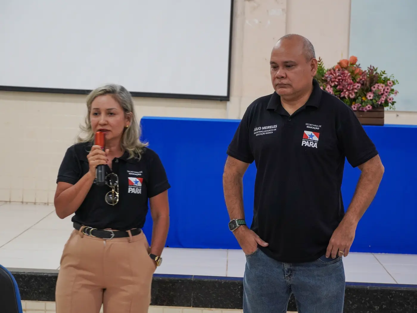 Secret&aacute;ria-adjunta de Gest&atilde;o de Pessoas, Hellen Nyde, e Secret&aacute;rio-adjunto de Educa&ccedil;&atilde;o B&aacute;sica, J&uacute;lio Meireles - Foto: Edivaldo Sodr&eacute; / Ag. Par&aacute;