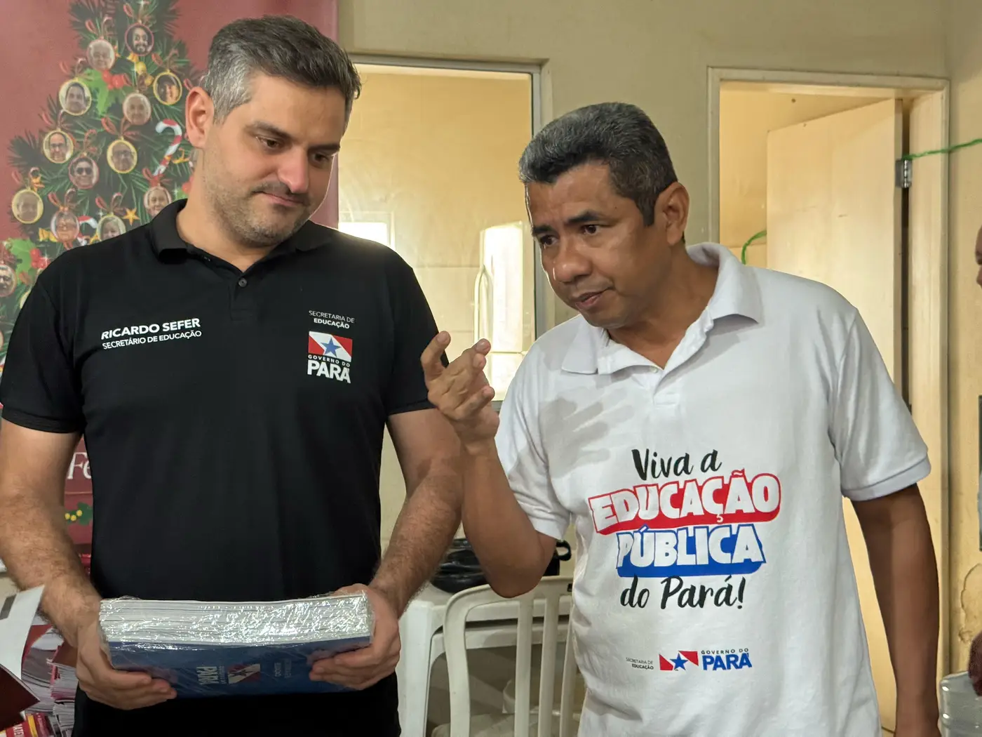 Secret&aacute;rio Ricardo Sefer (&agrave; dir.): livros elaborados por profissionais de educa&ccedil;&atilde;o do Par&aacute; - Foto: Divulga&ccedil;&atilde;o