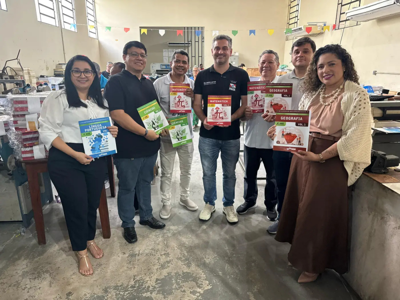 Foto: Seduc inicia distribuição de Cadernos de Recomposição da Aprendizagem para alunos da rede estadual