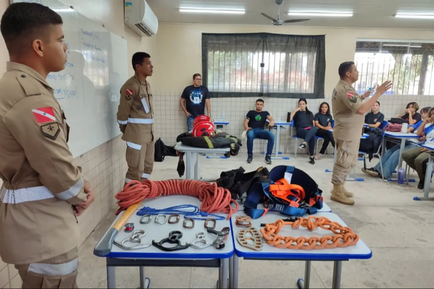 Foto: Escola Raimundo Vera Cruz, em Ananindeua, promove Feira das Profissões e orienta estudantes sobre carreiras