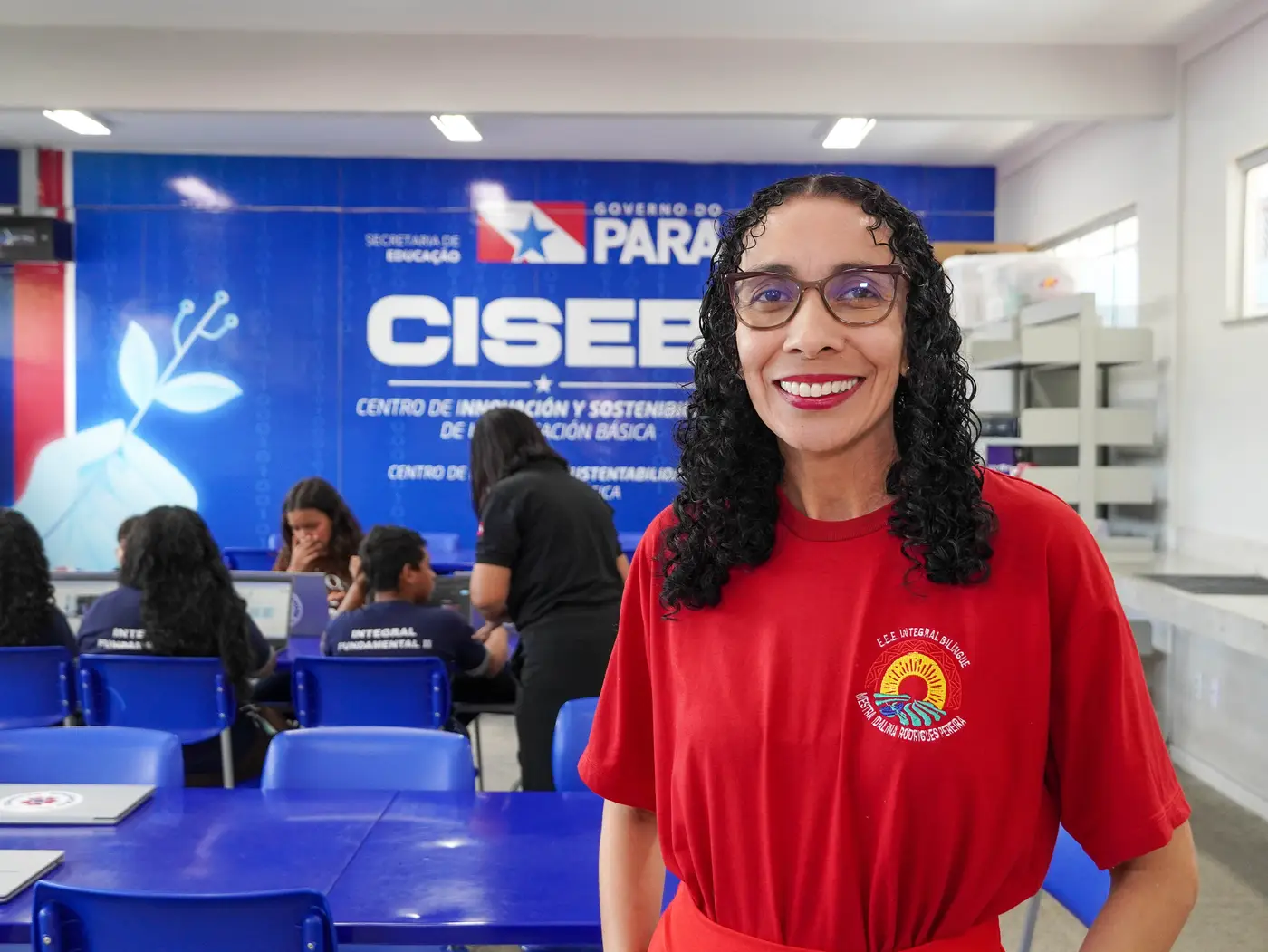Lenny da Mata &eacute; a professora de espanhol: Buscamos engajar o espanhol em sala de aula e at&eacute; pelos corredores, diariamente - Foto: Edivaldo Sodré / Ag. Par&aacute;