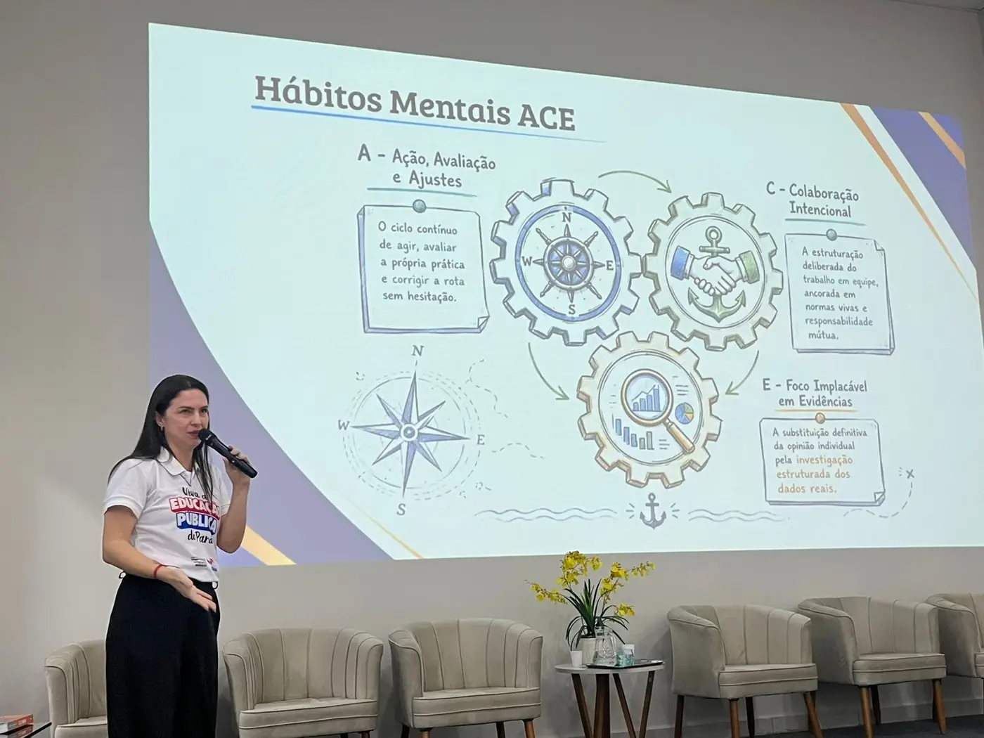 Thayse Alv&atilde;o, dirigente regional de Bragan&ccedil;a, destacou o compromisso da equipe com o aprimoramento pedag&oacute;gico cont&iacute;nuo - Foto: Divulga&ccedil;&atilde;o