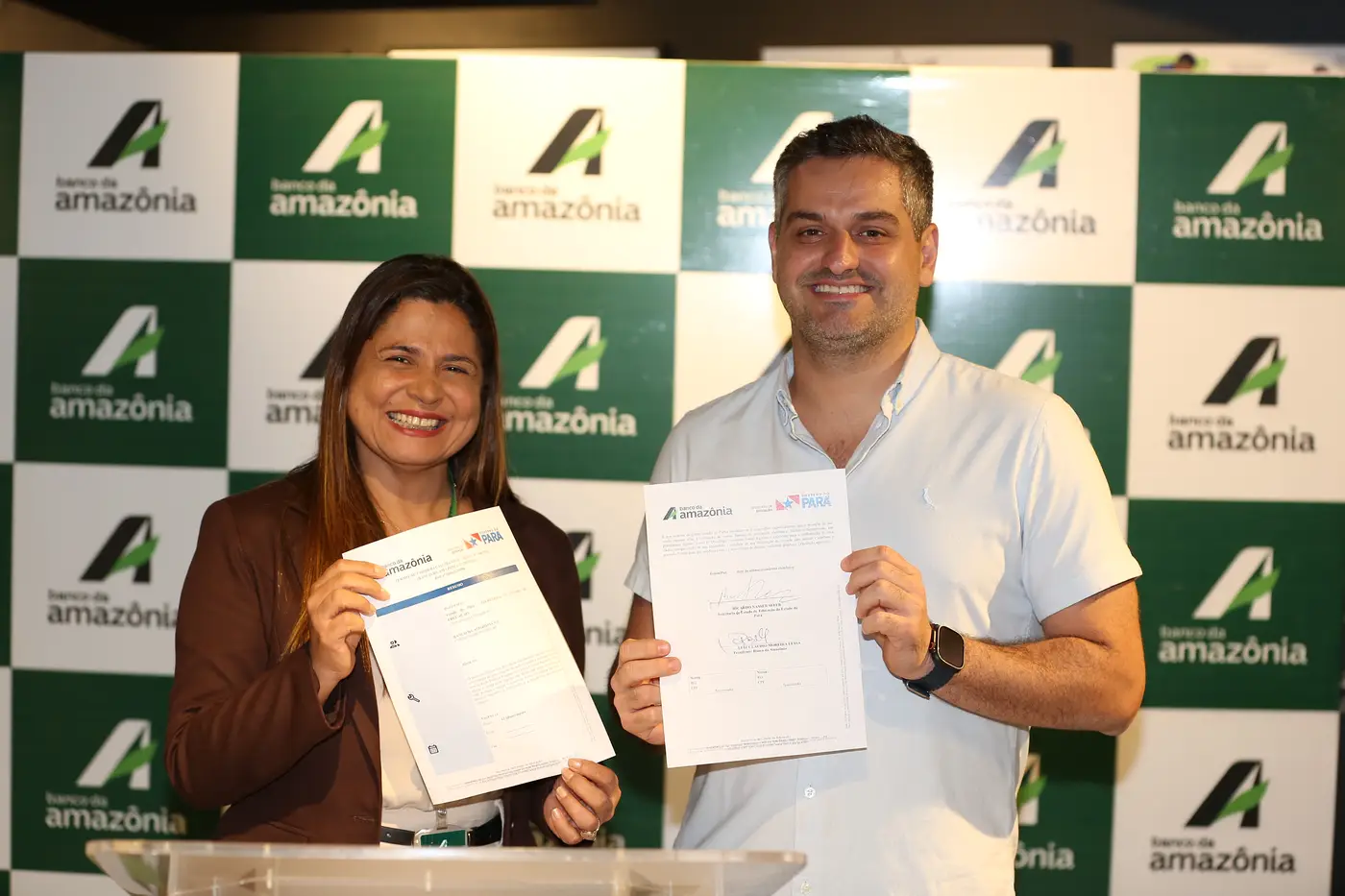 Secretário da Seduc, Ricardo Sefer, e a secretária executiva de planejamento do Basa, Ana Paula Bulhões, firmaram a cooperação - Foto: Divulgação Secretário da Seduc, Ricardo Sefer, e a secretária executiva de planejamento do Basa, Ana Paula Bulhões, firmaram a cooperação - Foto: Divulgação