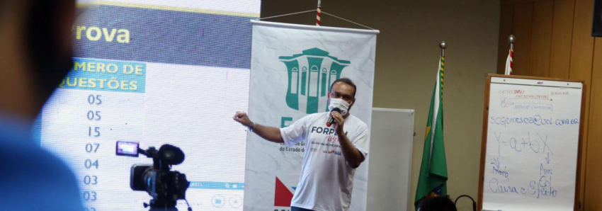 Foto: Alunos participam de aulas preparatórias para o Enem na EGPA