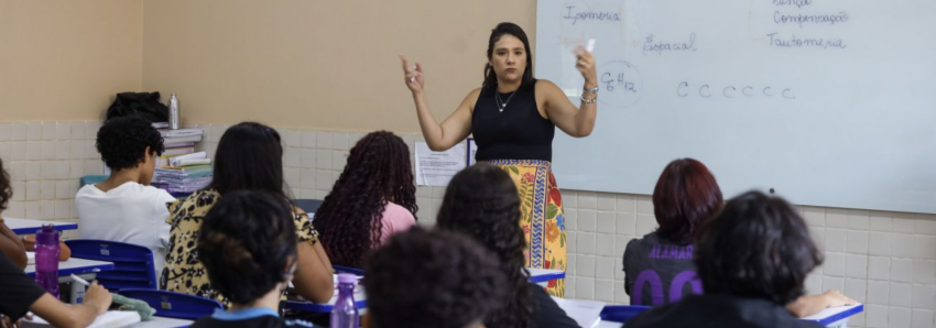 Foto: Governo do Estado anuncia envio de projeto de lei para garantir aumento do salário de professores para 2024