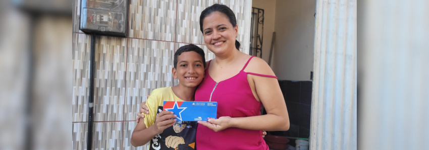 Foto: Estudante estadual que perdeu casa em incêndio recebe R$ 10 mil do Bora Estudar