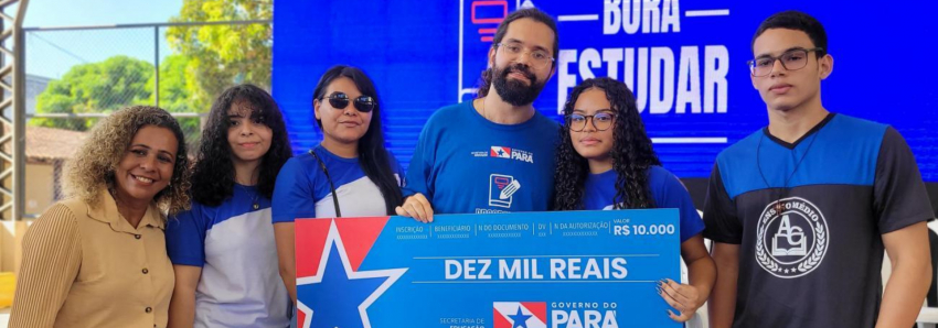 Foto: Estado entrega quase 4 mil cheques do 'Bora Estudar' que premia desempenho escolar