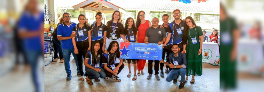 Foto: Cheques do Programa 'Bora Estudar' são entregues para estudantes de Viseu