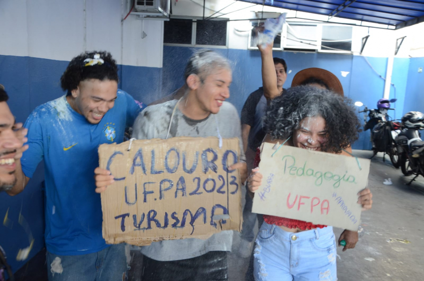 Foto: Estudantes da rede pública de ensino comemoram aprovação na UFPA