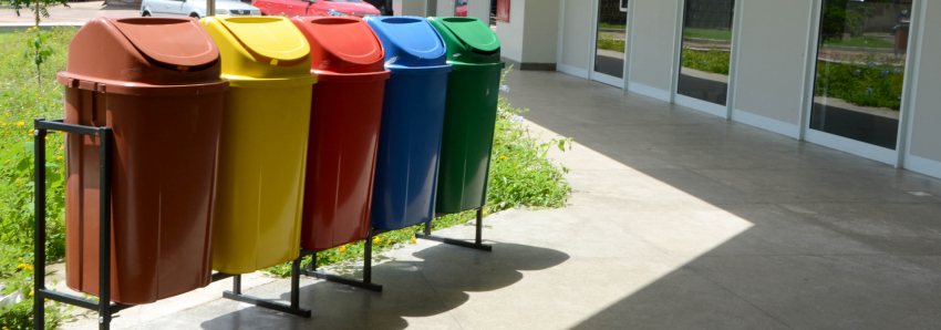 Foto: Coletores recicláveis são instalados no prédio-sede da Seduc