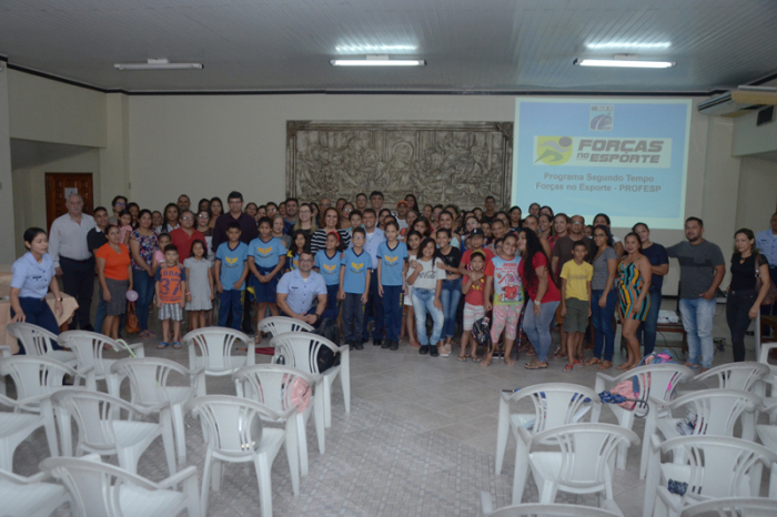 Foto: Alunos da Escola Fátima I, em Val de Cans, ganham projeto esportivo