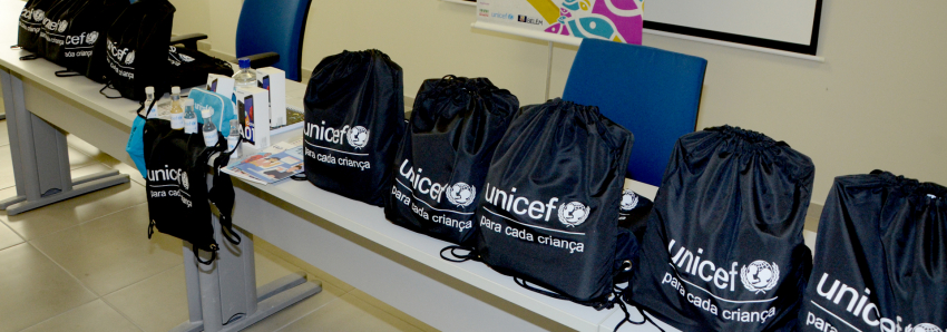 Foto: Alunos da rede estadual recebem kits conectividade para preparação do Enem