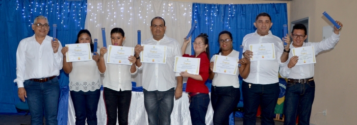 Foto: Alunos especiais da Escola Yolanda Martins realizam primeira formatura da EJA
