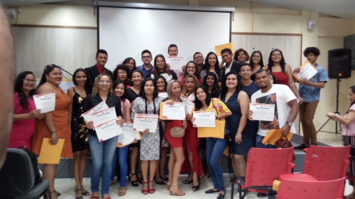 Foto: Escola Vilhena Alves certifica 200 concluintes dos cursos profissionais 
