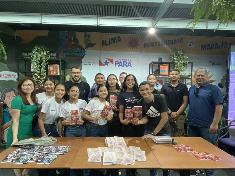 Foto: Alunos da rede pública lançam livro na Feira Pan-Amazônica do Livro