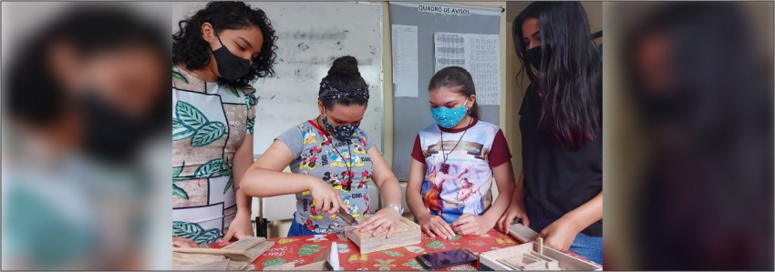 Foto: Alunos da rede pública estadual, em Abaetetuba, constroem robô feito com matéria-prima de miriti e material reciclável