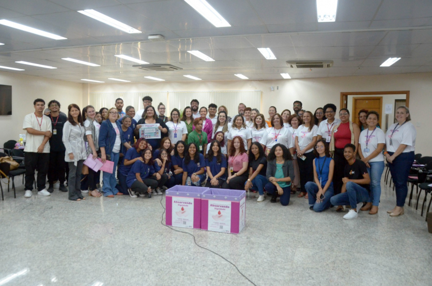 Foto: Alunos da rede pública participam de roda de conversa sobre pobreza menstrual