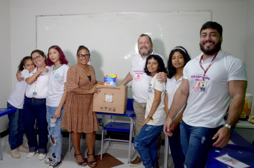 Foto: Projeto entrega mais de 5 mil absorventes a estudantes de escola estadual, em Belém