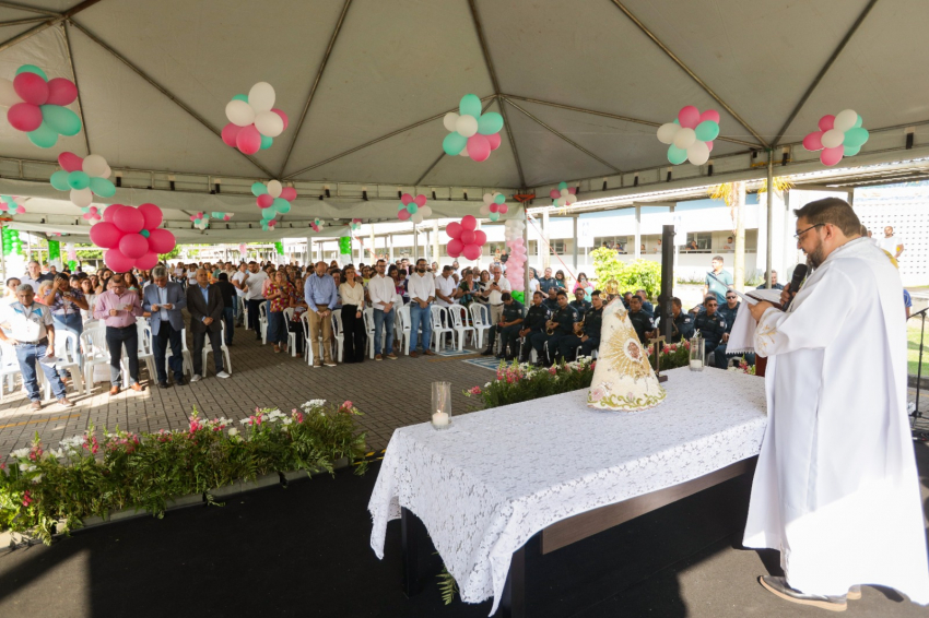 Foto: Servidores da Seduc recebem a Imagem Peregrina de Nossa Senhora de Nazaré