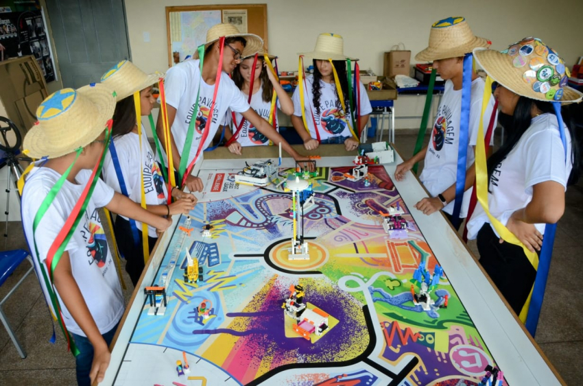 Foto: Estudantes da rede estadual de ensino se preparam para Torneio de Robótica, em Ananindeua