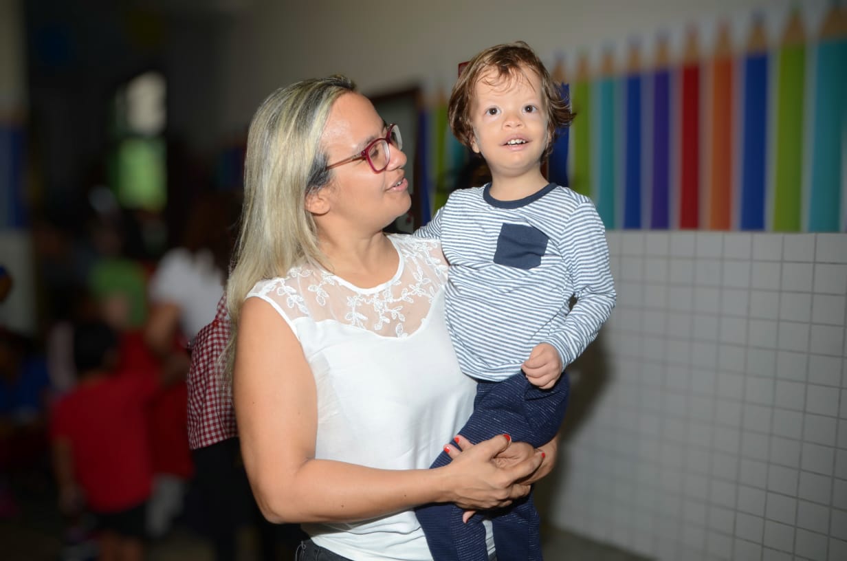 Frena Queiroz e seu filho Marcelo Juca - Foto: Rai Pontes / Ascom Seduc