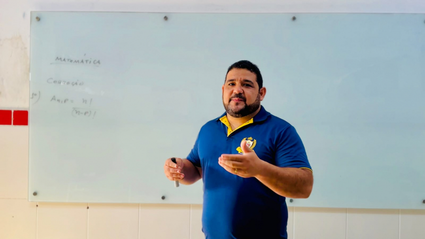 Foto: Professor de escola estadual conquista o ouro na Olimpíada Brasileira de Matemática