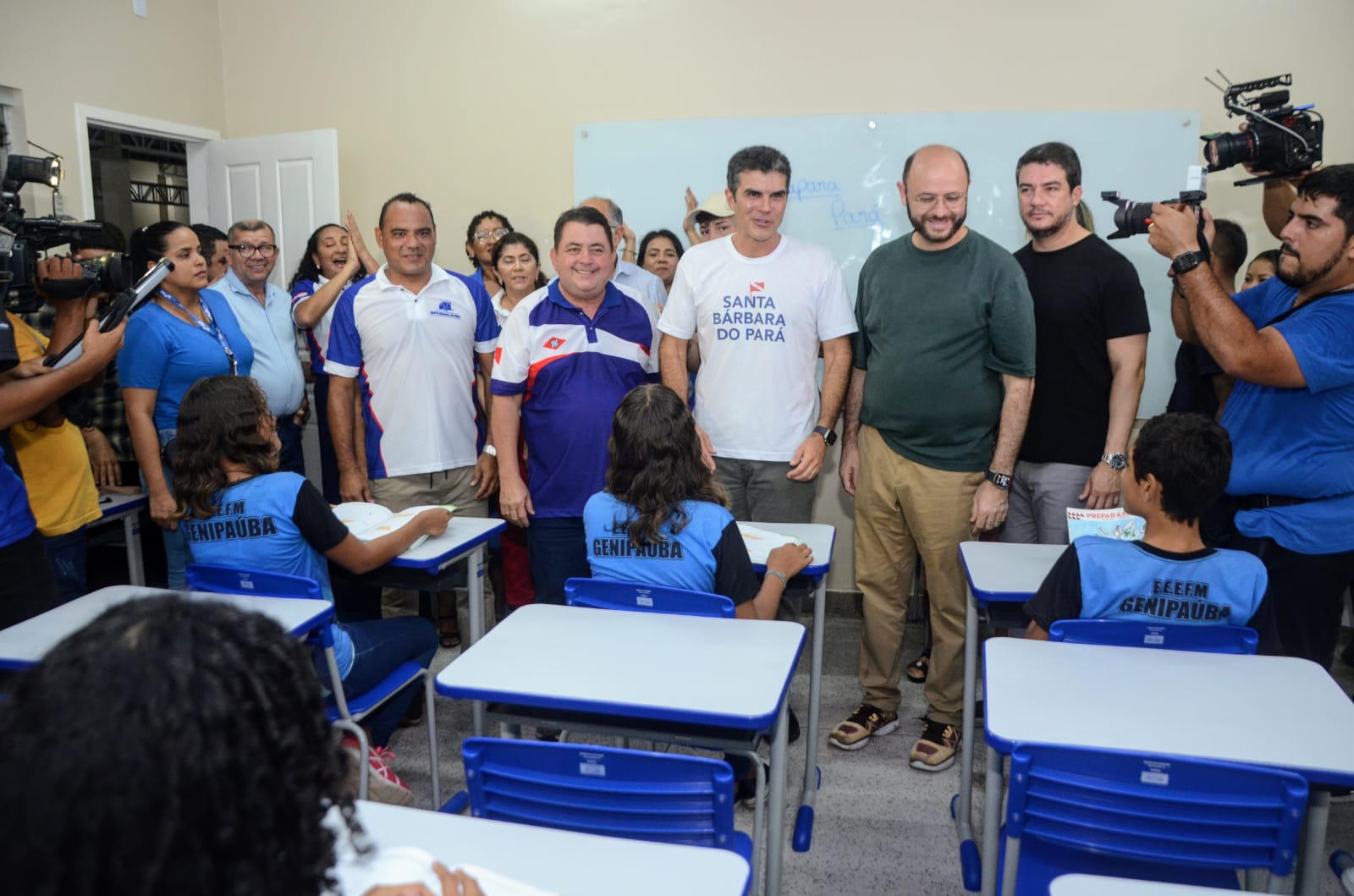 Governador Helder Barbalho, ao lado do secretário Rossieli Soares, na entrega da nova escola em Genipaúba - Foto: Eliseu Dias / Ascom Seduc