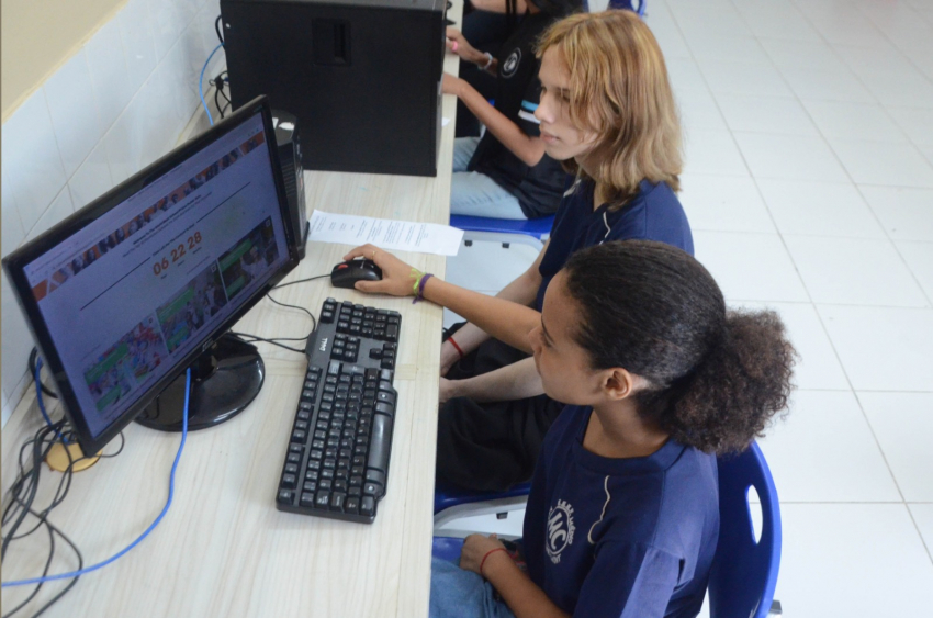 Foto: Rede estadual realiza mutirão para votar na única escola finalista do Brasil em premiação internacional