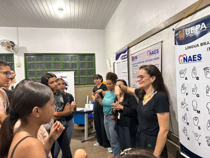 Foto: Escola Estadual de Marabá recebe projeto ''Uepa nas Escolas'' e promove 1ª Feira de Profissões