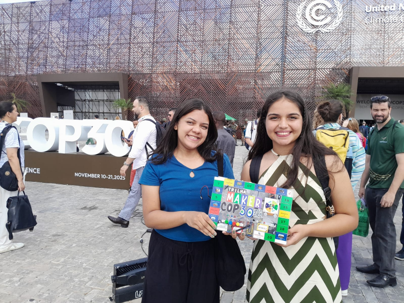 Foto: Alunas da escola estadual Santa Tereza D'Ávila, de Marituba, participam de debate e mostra de projetos na blue zone 