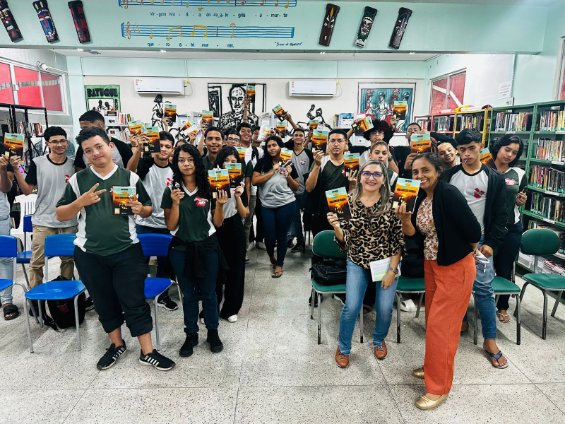 Foto: Em Belém, Escola Raymundo Martins Vianna realiza atividade em alusão ao Dia do Livro