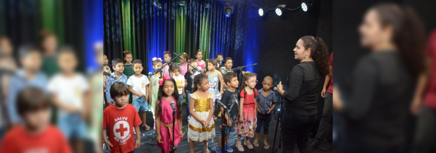 Foto: Alunos participam de preparação vocal para a II Cantata de Natal da Secretaria de Educação