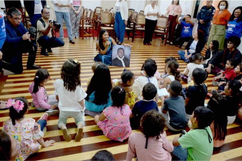 Foto: Crianças da creche Orlando Bitar fazem visita lúdica ao Museu do Judiciário