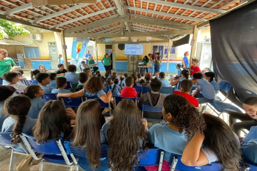 Foto: Palestra sobre educação ambiental para estudantes aborda descarte e consumo consciente